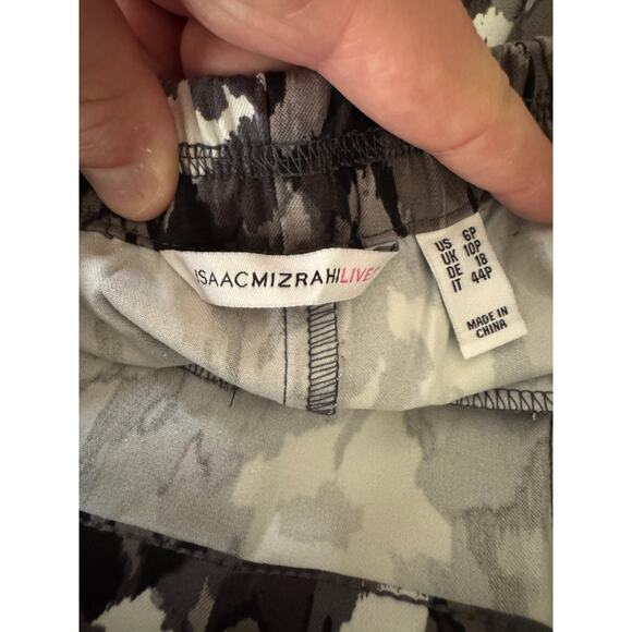 Isaac Mizrahi Live! Petite 24/7 Stretch Bermuda Shorts Black Floral 6 Petite - Picture 7 of 9